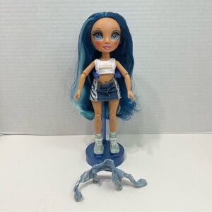 RAINBOW HIGH Doll Skylar Bradshaw with stand